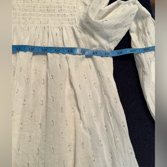 Gap White Sheer Lightweight Top w/Silver Design & Rouching Sz Small Fairycore - Picture 7 of 8